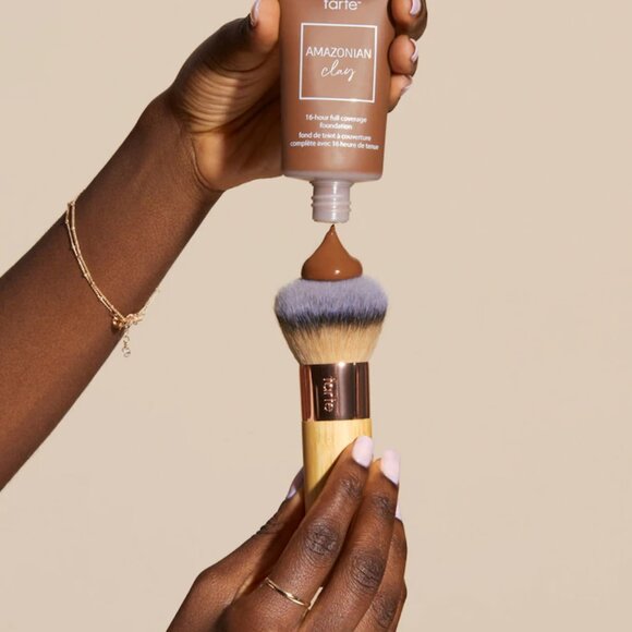 NIB ✅Tarte The Buffer Airbrush Finish Foundation Brush  ✨ BNIB - Picture 3 of 9